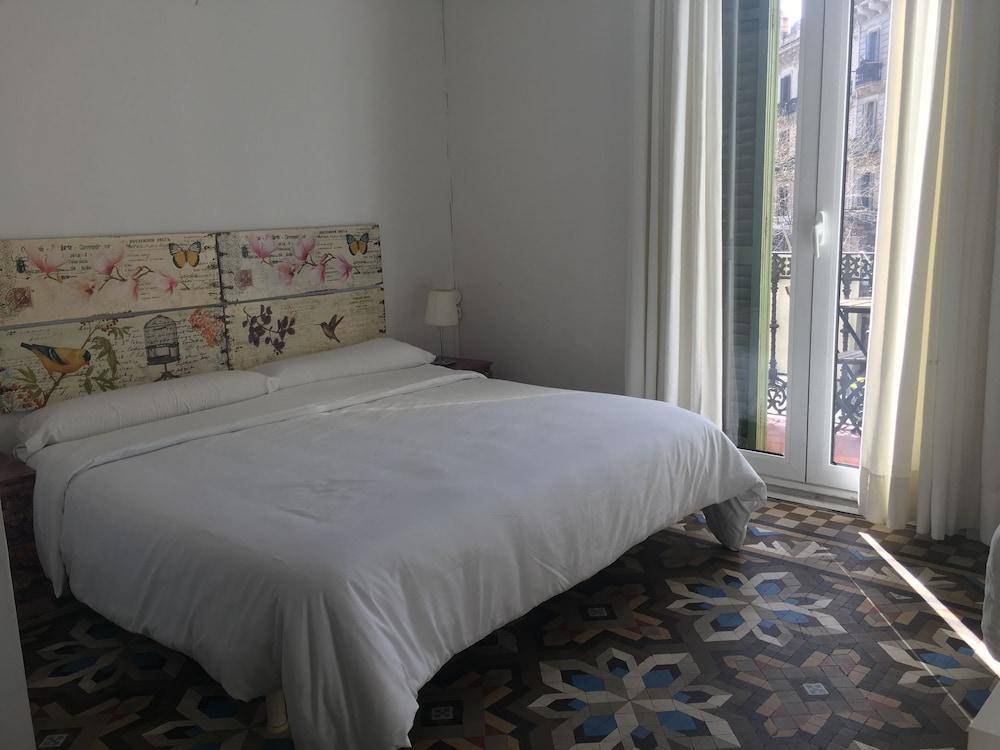 Hostal Eixample Barcelona Exterior photo
