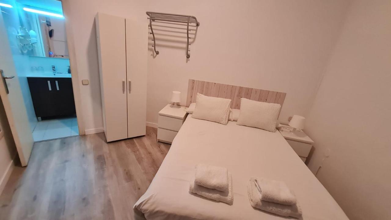 Hostal Eixample Barcelona Exterior photo