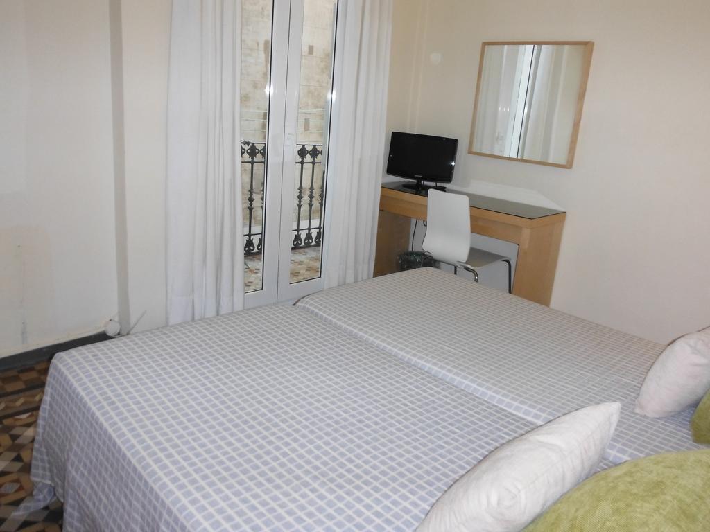 Hostal Eixample Barcelona Room photo