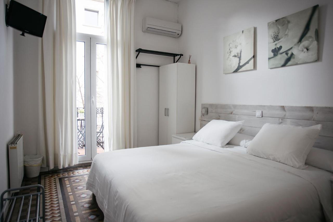 Hostal Eixample Barcelona Exterior photo