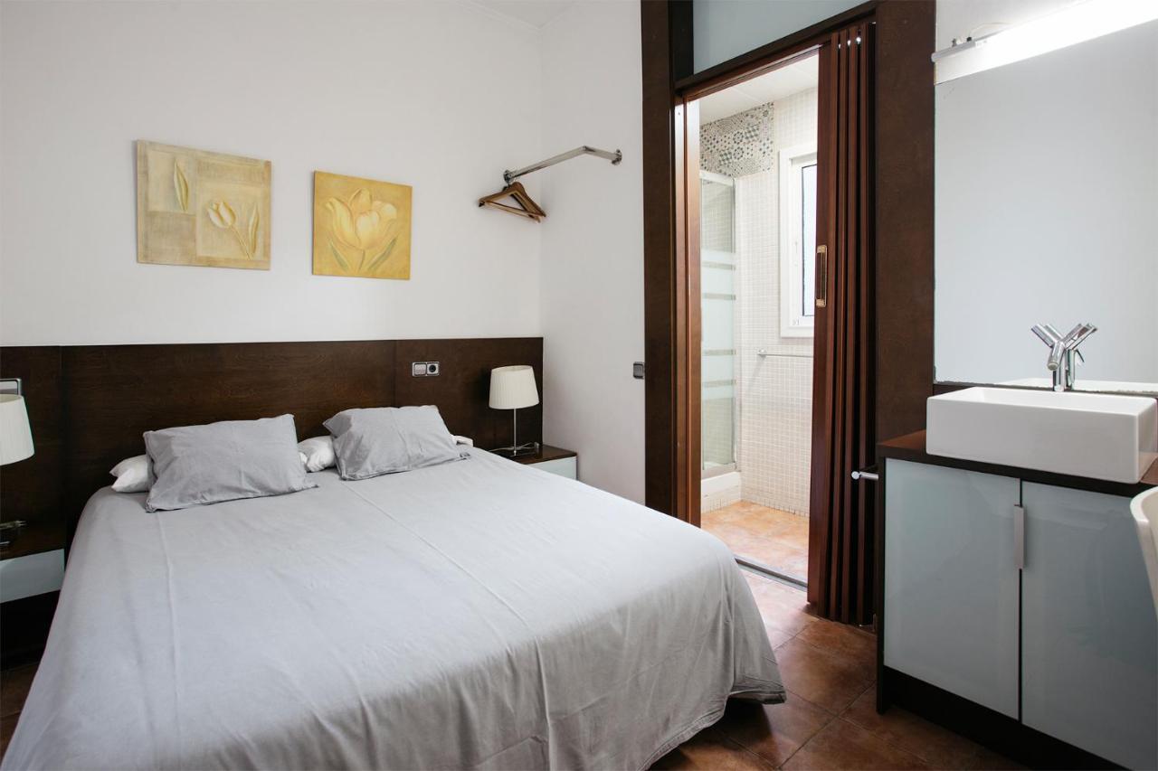 Hostal Eixample Barcelona Exterior photo