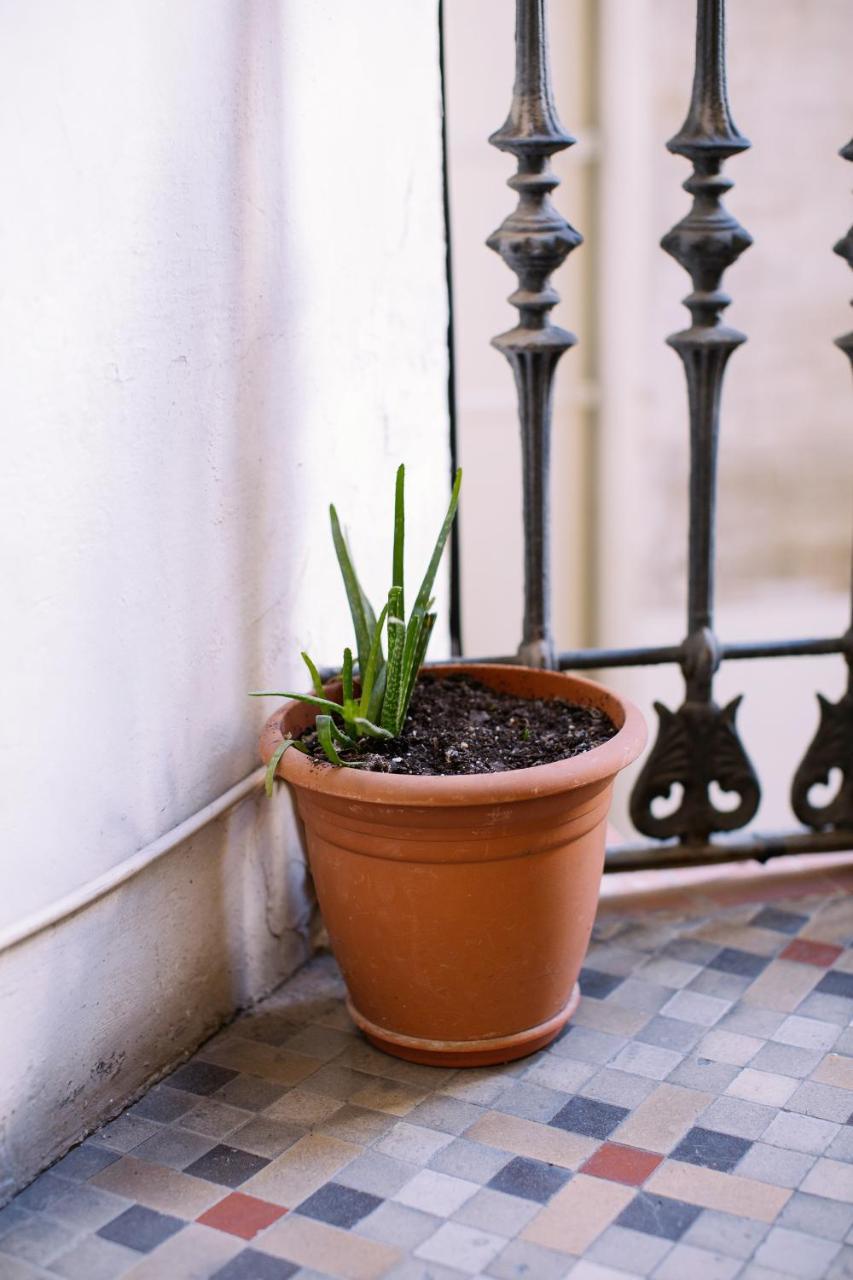 Hostal Eixample Barcelona Exterior photo